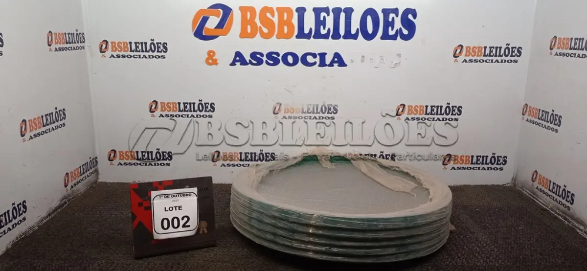 LOTE 002 - 05 PENEIRAS DE PEDREIRO. (NO ESTADO) ATENÇÃO! FAZER A VISITAÇÃO ANTES DE ARREMATAR, NÃO SABEMOS SE FUNCIONA, LEILÃO NÃO TEM GARANTIA E NEM DEVOLUÇÃO, SUJEITO A POSSÍVEIS AVARIAS VISÍVEIS/OCULTAS E/OU AUSÊNCIA DE COMPONENTES.