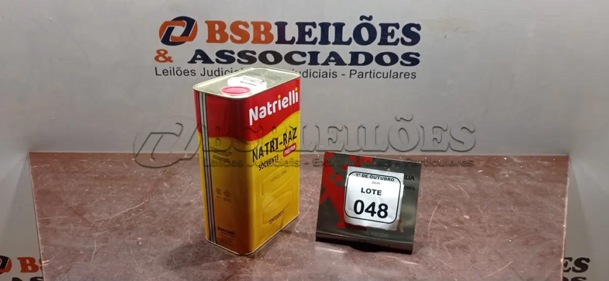LOTE 048 - 01 LATA DE SOLVENTE NATRI-RAZ PREMIUM DE 5L MARCA NATRIELLI. (NO ESTADO) ATENÇÃO! FAZER A VISITAÇÃO ANTES DE ARREMATAR, NÃO SABEMOS SE FUNCIONA, LEILÃO NÃO TEM GARANTIA E NEM DEVOLUÇÃO, SUJEITO A POSSÍVEIS AVARIAS VISÍVEIS/OCULTAS E/OU AUSÊNCIA DE COMPONENTES.