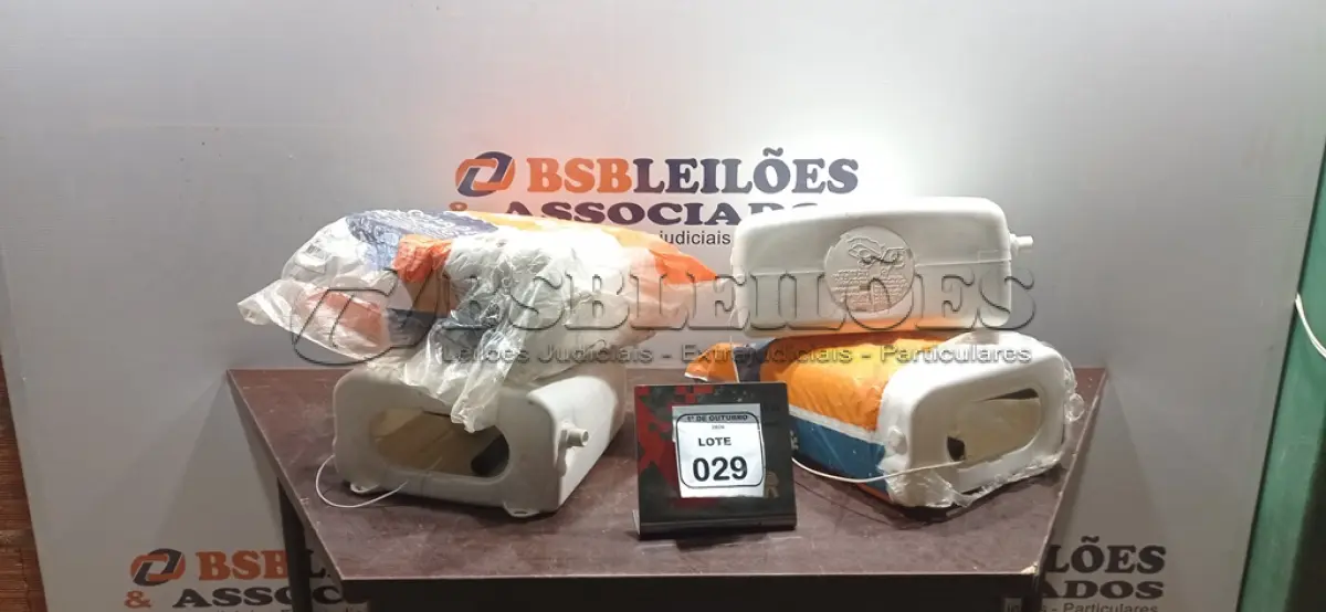 LOTE 029 - 04 CAIXAS DE DESCARGA. (NO ESTADO) ATENÇÃO! FAZER A VISITAÇÃO ANTES DE ARREMATAR, NÃO SABEMOS SE FUNCIONA, LEILÃO NÃO TEM GARANTIA E NEM DEVOLUÇÃO, SUJEITO A POSSÍVEIS AVARIAS VISÍVEIS/OCULTAS E/OU AUSÊNCIA DE COMPONENTES.