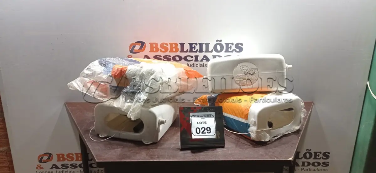LOTE 029 - 04 CAIXAS DE DESCARGA. (NO ESTADO) ATENÇÃO! FAZER A VISITAÇÃO ANTES DE ARREMATAR, NÃO SABEMOS SE FUNCIONA, LEILÃO NÃO TEM GARANTIA E NEM DEVOLUÇÃO, SUJEITO A POSSÍVEIS AVARIAS VISÍVEIS/OCULTAS E/OU AUSÊNCIA DE COMPONENTES.