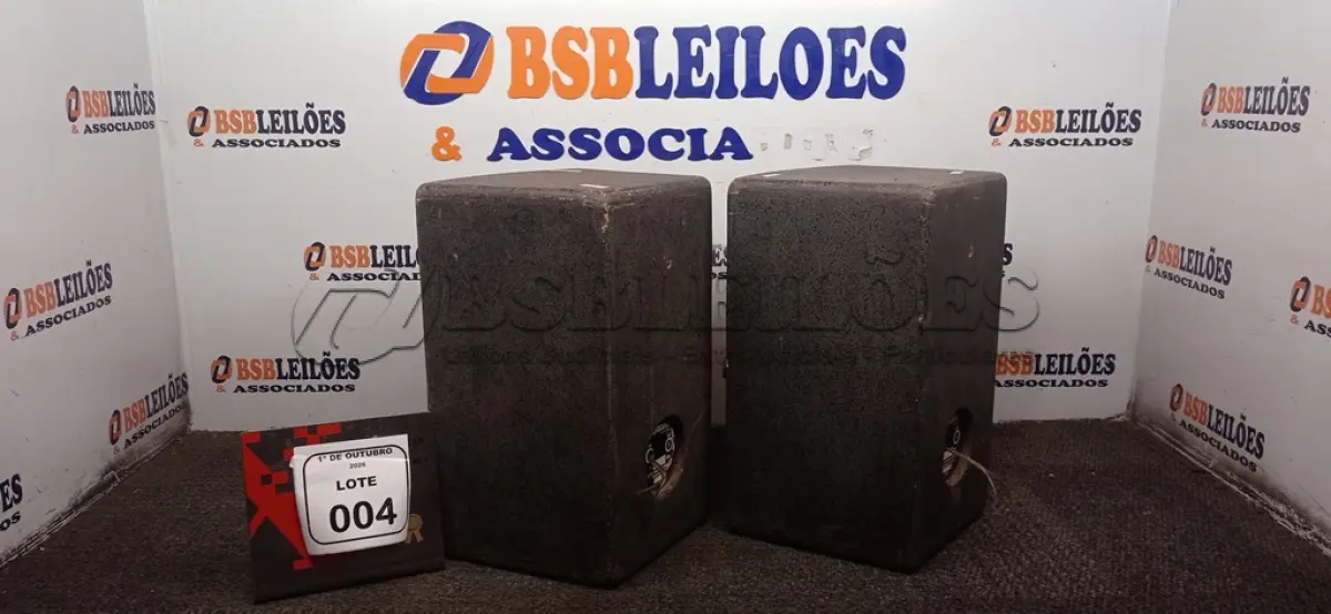 LOTE 004 - 02 CAIXAS DE SOM PASSIVAS MARCA WGK. (NO ESTADO) ATENÇÃO! FAZER A VISITAÇÃO ANTES DE ARREMATAR, NÃO SABEMOS SE FUNCIONA, LEILÃO NÃO TEM GARANTIA E NEM DEVOLUÇÃO, SUJEITO A POSSÍVEIS AVARIAS VISÍVEIS/OCULTAS E/OU AUSÊNCIA DE COMPONENTES.