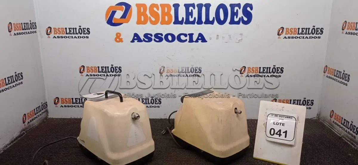 LOTE 041 - 02 COMPRESSORES ODONTOLÓGICOS. (NO ESTADO) ATENÇÃO! FAZER A VISITAÇÃO ANTES DE ARREMATAR, NÃO SABEMOS SE FUNCIONA, LEILÃO NÃO TEM GARANTIA E NEM DEVOLUÇÃO, SUJEITO A POSSÍVEIS AVARIAS VISÍVEIS/OCULTAS E/OU AUSÊNCIA DE COMPONENTES.