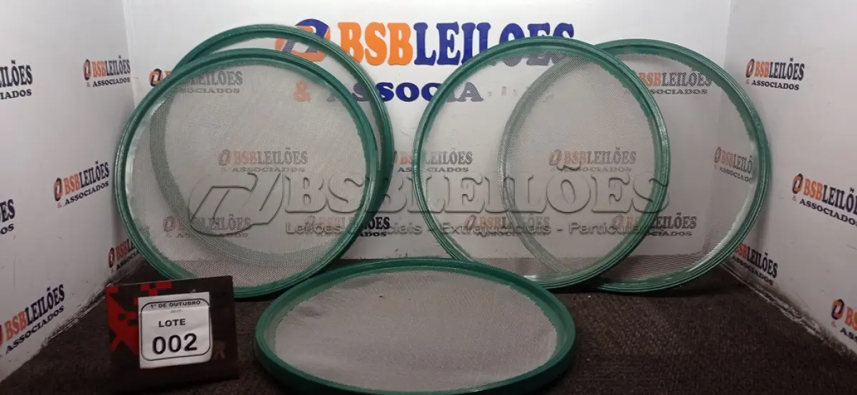 LOTE 002 - 05 PENEIRAS DE PEDREIRO. (NO ESTADO) ATENÇÃO! FAZER A VISITAÇÃO ANTES DE ARREMATAR, NÃO SABEMOS SE FUNCIONA, LEILÃO NÃO TEM GARANTIA E NEM DEVOLUÇÃO, SUJEITO A POSSÍVEIS AVARIAS VISÍVEIS/OCULTAS E/OU AUSÊNCIA DE COMPONENTES.