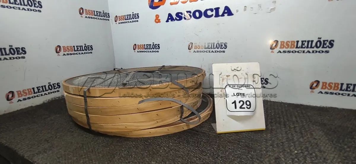 LOTE 129 - 06 PENEIRAS DE PEDREIRO. (NO ESTADO) ATENÇÃO! FAZER A VISITAÇÃO ANTES DE ARREMATAR, NÃO SABEMOS SE FUNCIONA, LEILÃO NÃO TEM GARANTIA E NEM DEVOLUÇÃO, SUJEITO A POSSÍVEIS AVARIAS VISÍVEIS/OCULTAS E/OU AUSÊNCIA DE COMPONENTES.