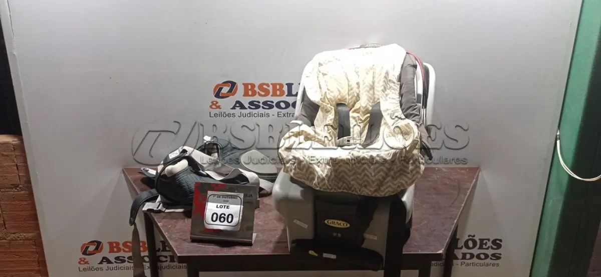 LOTE 060 - 01 BEBÊ CONFORTO. (NO ESTADO) ATENÇÃO! FAZER A VISITAÇÃO ANTES DE ARREMATAR, NÃO SABEMOS SE FUNCIONA, LEILÃO NÃO TEM GARANTIA E NEM DEVOLUÇÃO, SUJEITO A POSSÍVEIS AVARIAS VISÍVEIS/OCULTAS E/OU AUSÊNCIA DE COMPONENTES.