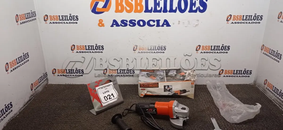 LOTE 021 - 01 ESMERILHADEIRA ANGUAR DE 4-1/2’’ MARCA BLACK DECKER. (NO ESTADO) ATENÇÃO! FAZER A VISITAÇÃO ANTES DE ARREMATAR, NÃO SABEMOS SE FUNCIONA, LEILÃO NÃO TEM GARANTIA E NEM DEVOLUÇÃO, SUJEITO A POSSÍVEIS AVARIAS VISÍVEIS/OCULTAS E/OU AUSÊNCIA DE COMPONENTES.