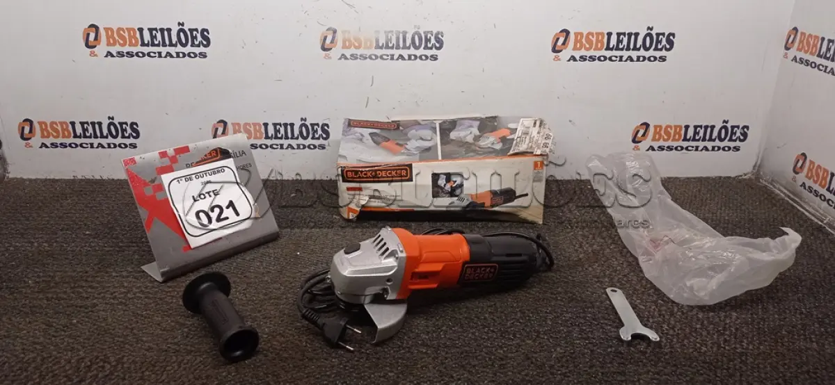 LOTE 021 - 01 ESMERILHADEIRA ANGUAR DE 4-1/2’’ MARCA BLACK DECKER. (NO ESTADO) ATENÇÃO! FAZER A VISITAÇÃO ANTES DE ARREMATAR, NÃO SABEMOS SE FUNCIONA, LEILÃO NÃO TEM GARANTIA E NEM DEVOLUÇÃO, SUJEITO A POSSÍVEIS AVARIAS VISÍVEIS/OCULTAS E/OU AUSÊNCIA DE COMPONENTES.