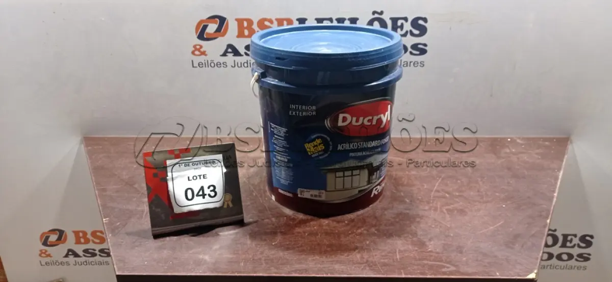 LOTE 043 - 01 BALDE DE TINTA ACRÍLICA NA COR CINZA LUNAR FOSCO DE 18L MARCA DUCRYL. (NO ESTADO) ATENÇÃO! FAZER A VISITAÇÃO ANTES DE ARREMATAR, NÃO SABEMOS SE FUNCIONA, LEILÃO NÃO TEM GARANTIA E NEM DEVOLUÇÃO, SUJEITO A POSSÍVEIS AVARIAS VISÍVEIS/OCULTAS E/OU AUSÊNCIA DE COMPONENTES.