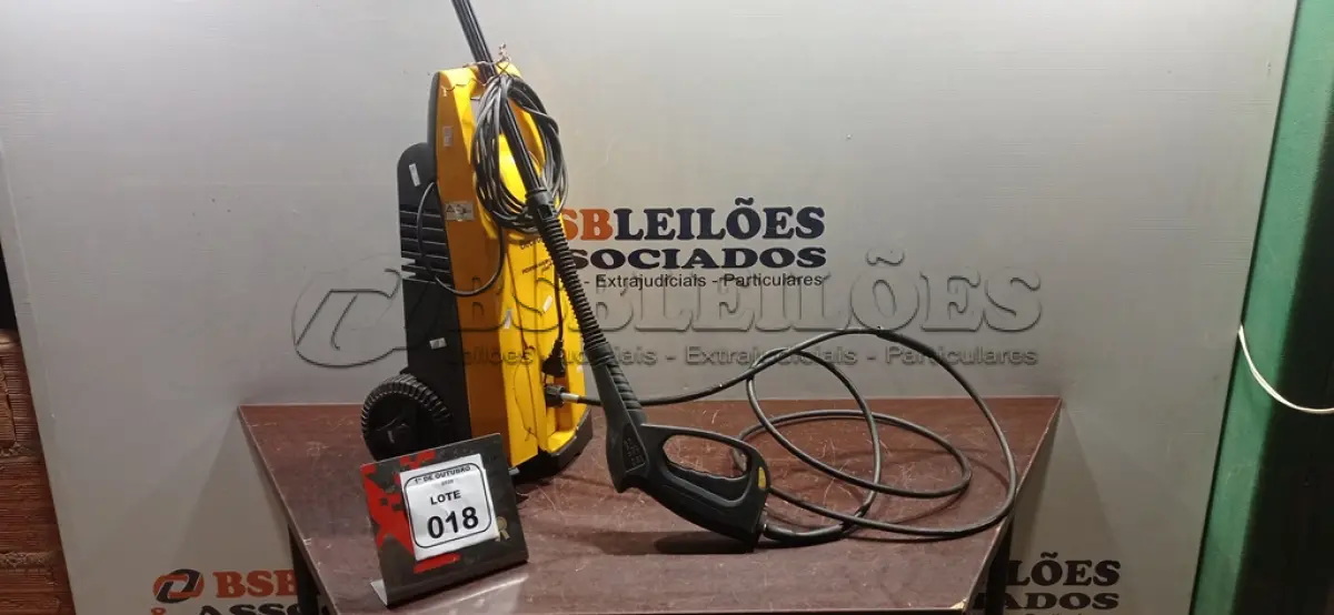 LOTE 018 - 01 LAVADORA DE ALTA PRESSÃO MARCA ELECTROLUX. (NO ESTADO) ATENÇÃO! FAZER A VISITAÇÃO ANTES DE ARREMATAR, NÃO SABEMOS SE FUNCIONA, LEILÃO NÃO TEM GARANTIA E NEM DEVOLUÇÃO, SUJEITO A POSSÍVEIS AVARIAS VISÍVEIS/OCULTAS E/OU AUSÊNCIA DE COMPONENTES.