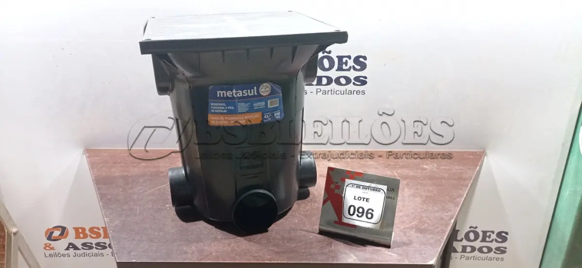 LOTE 096 - 01 CAIXA DE PASSAGEM E INSPEÇÃO DE ESGOTO PREMIUM DE 41X48X41 CM MARCA METASUL. (NO ESTADO) ATENÇÃO! FAZER A VISITAÇÃO ANTES DE ARREMATAR, NÃO SABEMOS SE FUNCIONA, LEILÃO NÃO TEM GARANTIA E NEM DEVOLUÇÃO, SUJEITO A POSSÍVEIS AVARIAS VISÍVEIS/OCULTAS E/OU AUSÊNCIA DE COMPONENTES.