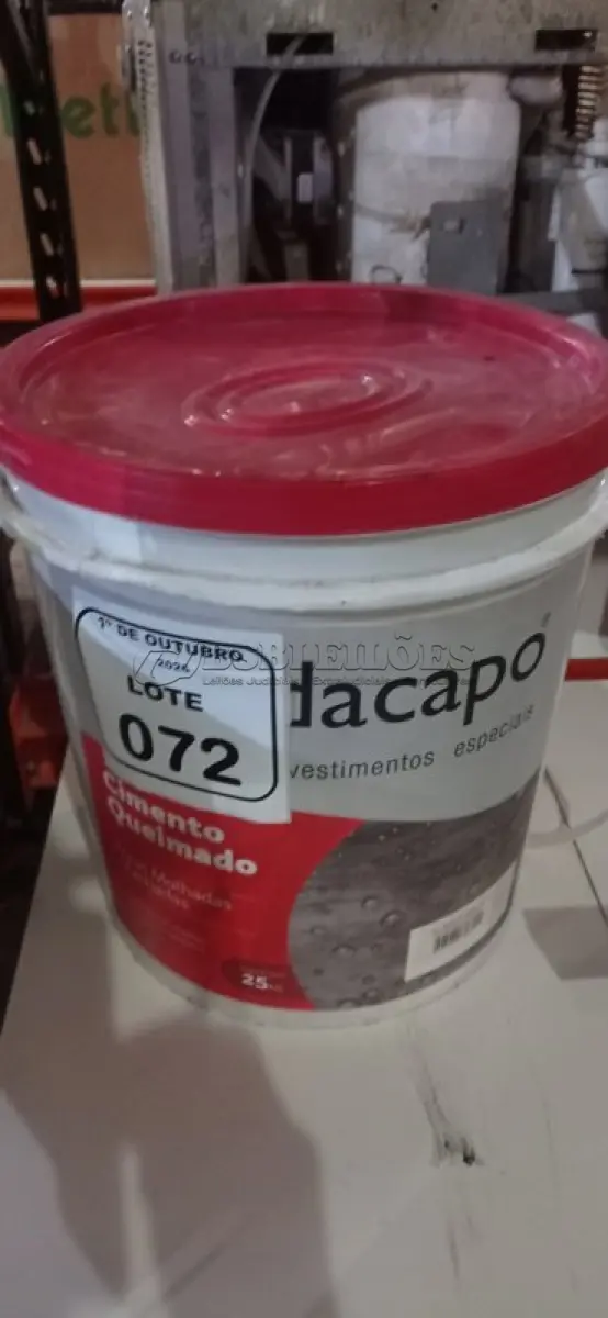 LOTE 072 - 01 BALDE DE CIMENTO QUEIMADO ÁREAS MOLHADAS DE 25KG MARCA DACAPO. (NO ESTADO) ATENÇÃO! FAZER A VISITAÇÃO ANTES DE ARREMATAR, NÃO SABEMOS SE FUNCIONA, LEILÃO NÃO TEM GARANTIA E NEM DEVOLUÇÃO, SUJEITO A POSSÍVEIS AVARIAS VISÍVEIS/OCULTAS E/OU AUSÊNCIA DE COMPONENTES.