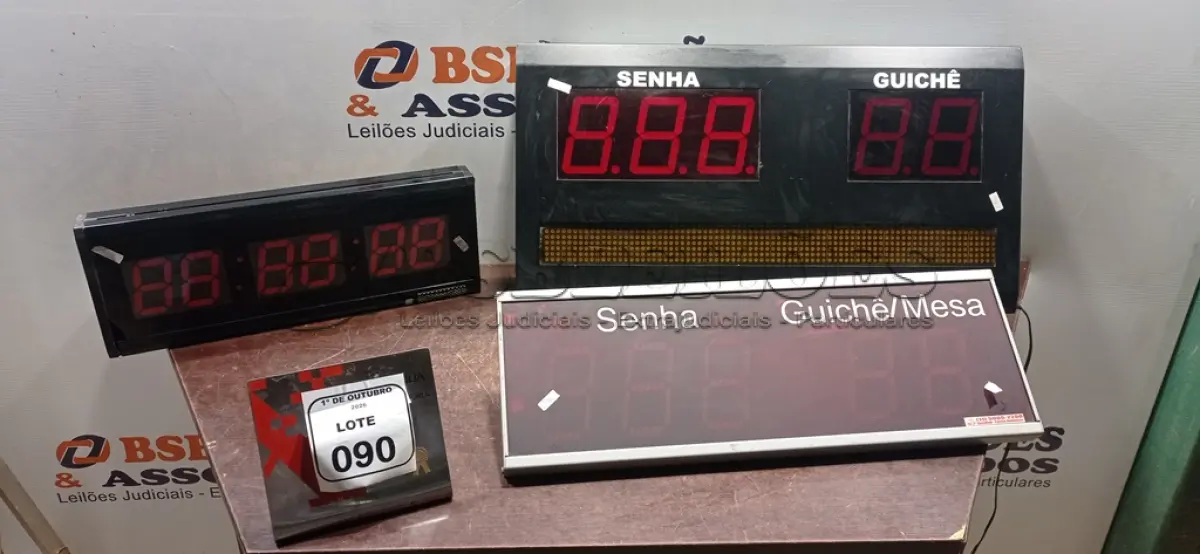 LOTE 090 - 03 PAINÉIS DE SENHA DE MODELOS DIVERSOS. (NO ESTADO) ATENÇÃO! FAZER A VISITAÇÃO ANTES DE ARREMATAR, NÃO SABEMOS SE FUNCIONA, LEILÃO NÃO TEM GARANTIA E NEM DEVOLUÇÃO, SUJEITO A POSSÍVEIS AVARIAS VISÍVEIS/OCULTAS E/OU AUSÊNCIA DE COMPONENTES.