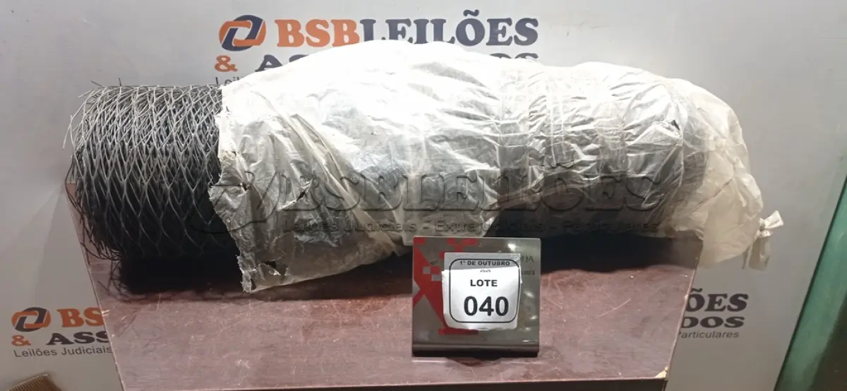 LOTE 040 - 01 ROLO DE TELA PLÁSTICA PARA VIVEIROS. (NO ESTADO) ATENÇÃO! FAZER A VISITAÇÃO ANTES DE ARREMATAR, NÃO SABEMOS SE FUNCIONA, LEILÃO NÃO TEM GARANTIA E NEM DEVOLUÇÃO, SUJEITO A POSSÍVEIS AVARIAS VISÍVEIS/OCULTAS E/OU AUSÊNCIA DE COMPONENTES.