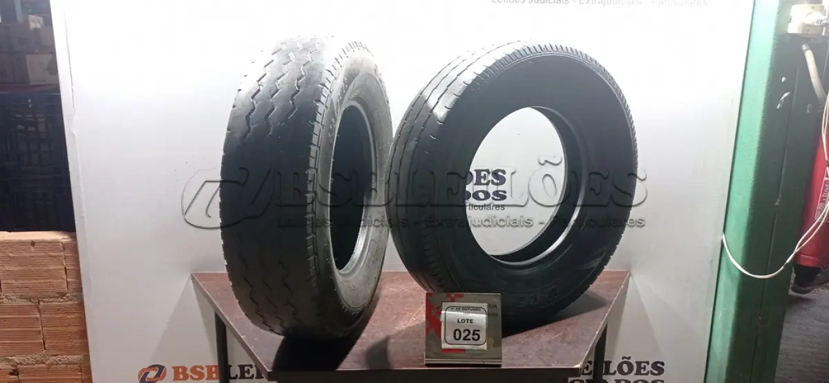 LOTE 025 - 02 PNEUS USADOS 225/75R 16. (NO ESTADO) ATENÇÃO! FAZER A VISITAÇÃO ANTES DE ARREMATAR, NÃO SABEMOS SE FUNCIONA, LEILÃO NÃO TEM GARANTIA E NEM DEVOLUÇÃO, SUJEITO A POSSÍVEIS AVARIAS VISÍVEIS/OCULTAS E/OU AUSÊNCIA DE COMPONENTES.