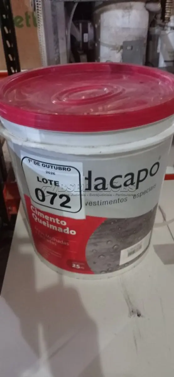 LOTE 072 - 01 BALDE DE CIMENTO QUEIMADO ÁREAS MOLHADAS DE 25KG MARCA DACAPO. (NO ESTADO) ATENÇÃO! FAZER A VISITAÇÃO ANTES DE ARREMATAR, NÃO SABEMOS SE FUNCIONA, LEILÃO NÃO TEM GARANTIA E NEM DEVOLUÇÃO, SUJEITO A POSSÍVEIS AVARIAS VISÍVEIS/OCULTAS E/OU AUSÊNCIA DE COMPONENTES.