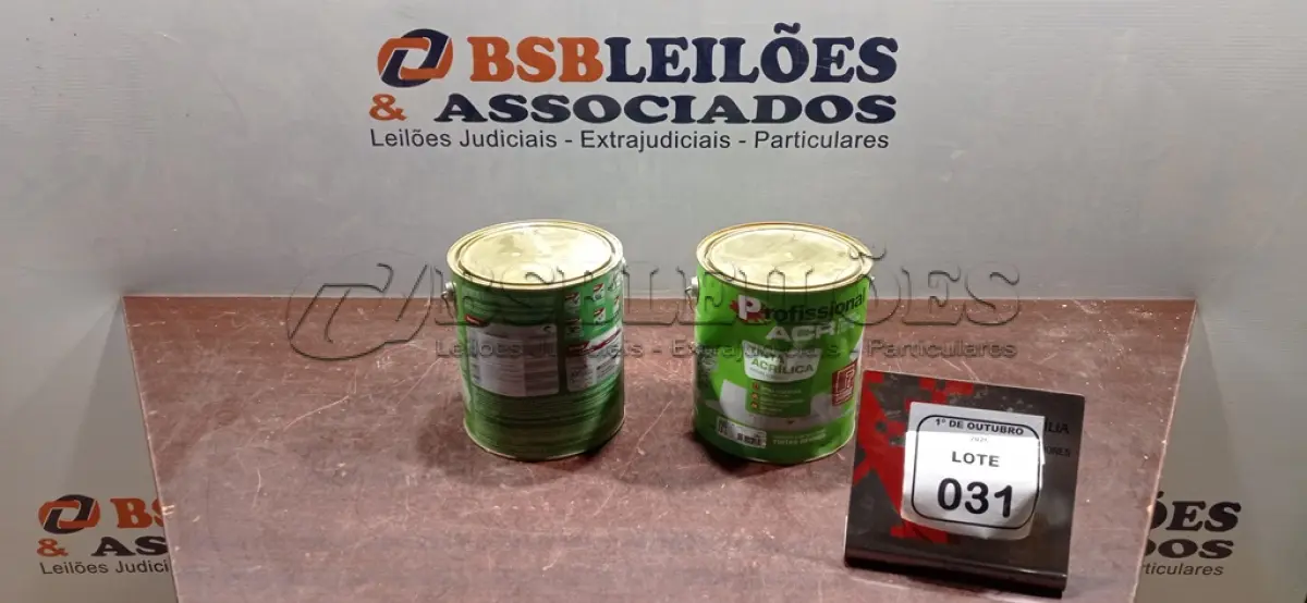 LOTE 031 - 02 LATAS DE TINTA ACRÍLICA DE 3,6L NA COR LUAR DO SERTÃO FOSCO MARCA PROFISSIONAL ACR. (NO ESTADO) ATENÇÃO! FAZER A VISITAÇÃO ANTES DE ARREMATAR, NÃO SABEMOS SE FUNCIONA, LEILÃO NÃO TEM GARANTIA E NEM DEVOLUÇÃO, SUJEITO A POSSÍVEIS AVARIAS VISÍVEIS/OCULTAS E/OU AUSÊNCIA DE COMPONENTES.