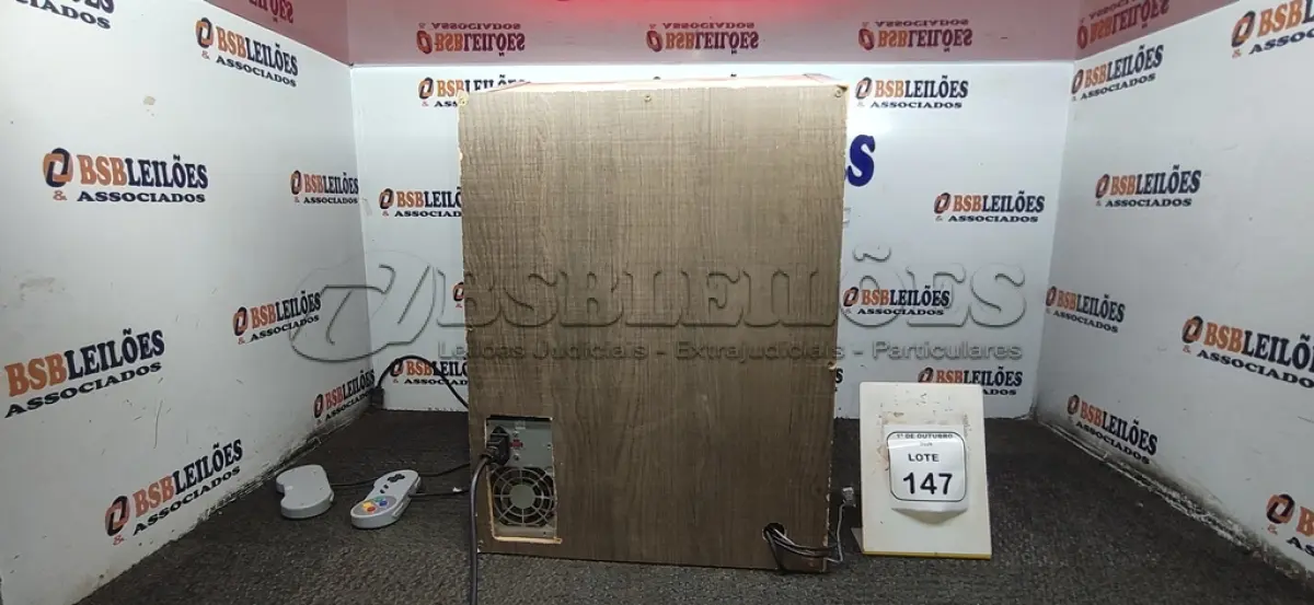 LOTE 147 - 01 BARTOP ARCADE. (NO ESTADO) ATENÇÃO! FAZER A VISITAÇÃO ANTES DE ARREMATAR, NÃO SABEMOS SE FUNCIONA, LEILÃO NÃO TEM GARANTIA E NEM DEVOLUÇÃO, SUJEITO A POSSÍVEIS AVARIAS VISÍVEIS/OCULTAS E/OU AUSÊNCIA DE COMPONENTES.