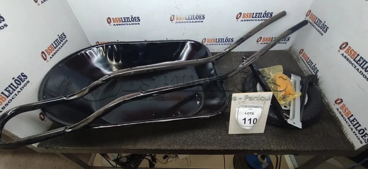 LOTE 110 - 01 CARRINHO DE MÃO DESMONTADO. (NO ESTADO) ATENÇÃO! FAZER A VISITAÇÃO ANTES DE ARREMATAR, NÃO SABEMOS SE FUNCIONA, LEILÃO NÃO TEM GARANTIA E NEM DEVOLUÇÃO, SUJEITO A POSSÍVEIS AVARIAS VISÍVEIS/OCULTAS E/OU AUSÊNCIA DE COMPONENTES.