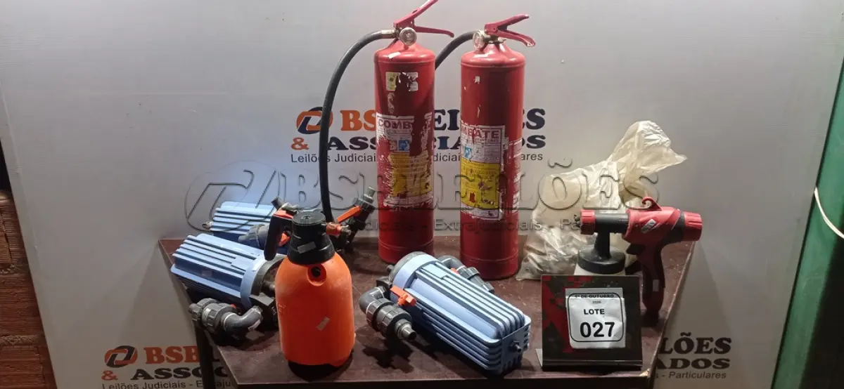 LOTE 027 - 03 FILTROS DE PISCINA, 02 PISTOLAS DE PINTURA, 02 EXTINTORES E GRANDE QUANTIDADE DE REATORES PARA LED. (NO ESTADO) ATENÇÃO! FAZER A VISITAÇÃO ANTES DE ARREMATAR, NÃO SABEMOS SE FUNCIONA, LEILÃO NÃO TEM GARANTIA E NEM DEVOLUÇÃO, SUJEITO A POSSÍVEIS AVARIAS VISÍVEIS/OCULTAS E/OU AUSÊNCIA DE COMPONENTES.