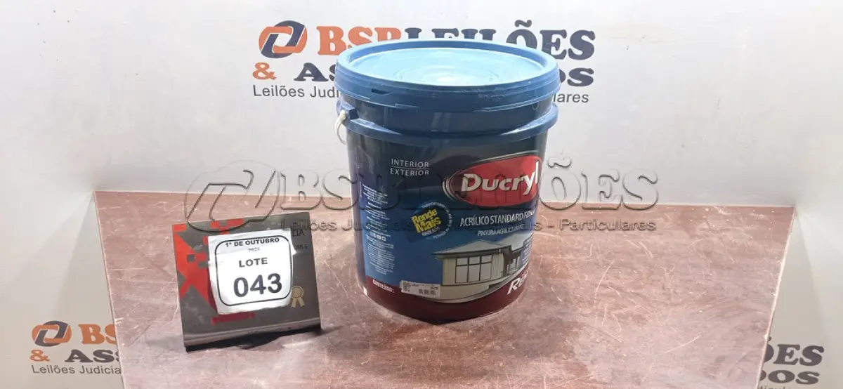 LOTE 043 - 01 BALDE DE TINTA ACRÍLICA NA COR CINZA LUNAR FOSCO DE 18L MARCA DUCRYL. (NO ESTADO) ATENÇÃO! FAZER A VISITAÇÃO ANTES DE ARREMATAR, NÃO SABEMOS SE FUNCIONA, LEILÃO NÃO TEM GARANTIA E NEM DEVOLUÇÃO, SUJEITO A POSSÍVEIS AVARIAS VISÍVEIS/OCULTAS E/OU AUSÊNCIA DE COMPONENTES.