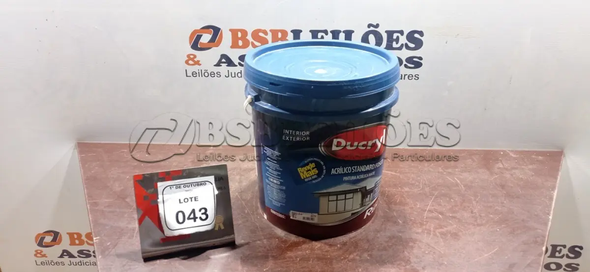 LOTE 043 - 01 BALDE DE TINTA ACRÍLICA NA COR CINZA LUNAR FOSCO DE 18L MARCA DUCRYL. (NO ESTADO) ATENÇÃO! FAZER A VISITAÇÃO ANTES DE ARREMATAR, NÃO SABEMOS SE FUNCIONA, LEILÃO NÃO TEM GARANTIA E NEM DEVOLUÇÃO, SUJEITO A POSSÍVEIS AVARIAS VISÍVEIS/OCULTAS E/OU AUSÊNCIA DE COMPONENTES.