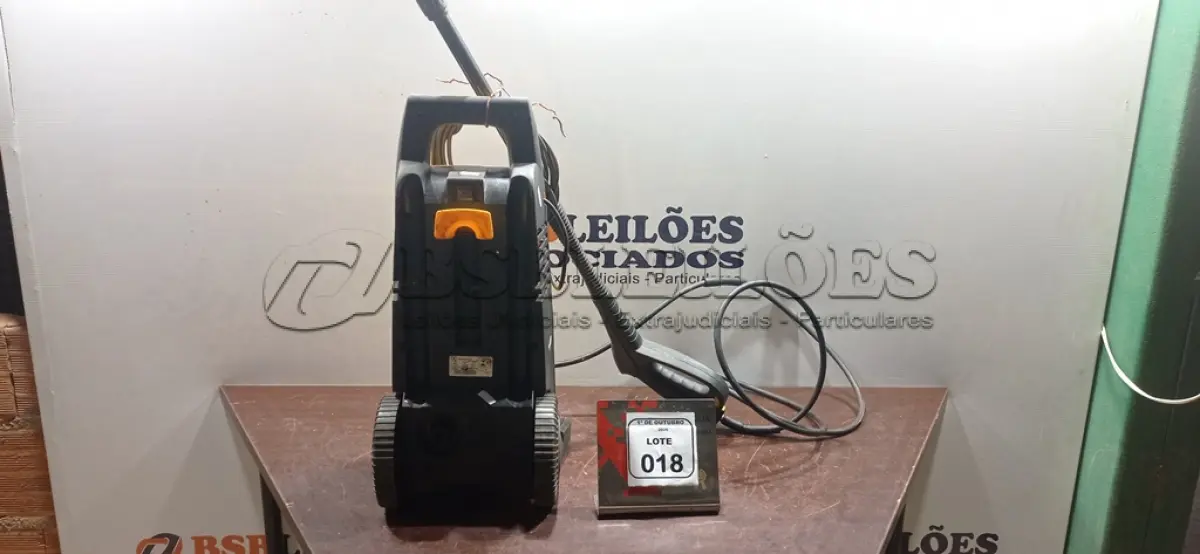 LOTE 018 - 01 LAVADORA DE ALTA PRESSÃO MARCA ELECTROLUX. (NO ESTADO) ATENÇÃO! FAZER A VISITAÇÃO ANTES DE ARREMATAR, NÃO SABEMOS SE FUNCIONA, LEILÃO NÃO TEM GARANTIA E NEM DEVOLUÇÃO, SUJEITO A POSSÍVEIS AVARIAS VISÍVEIS/OCULTAS E/OU AUSÊNCIA DE COMPONENTES.