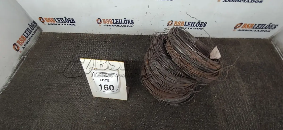 LOTE 160 - 01 ROLO DE ARAME. (NO ESTADO) ATENÇÃO! FAZER A VISITAÇÃO ANTES DE ARREMATAR, NÃO SABEMOS SE FUNCIONA, LEILÃO NÃO TEM GARANTIA E NEM DEVOLUÇÃO, SUJEITO A POSSÍVEIS AVARIAS VISÍVEIS/OCULTAS E/OU AUSÊNCIA DE COMPONENTES.