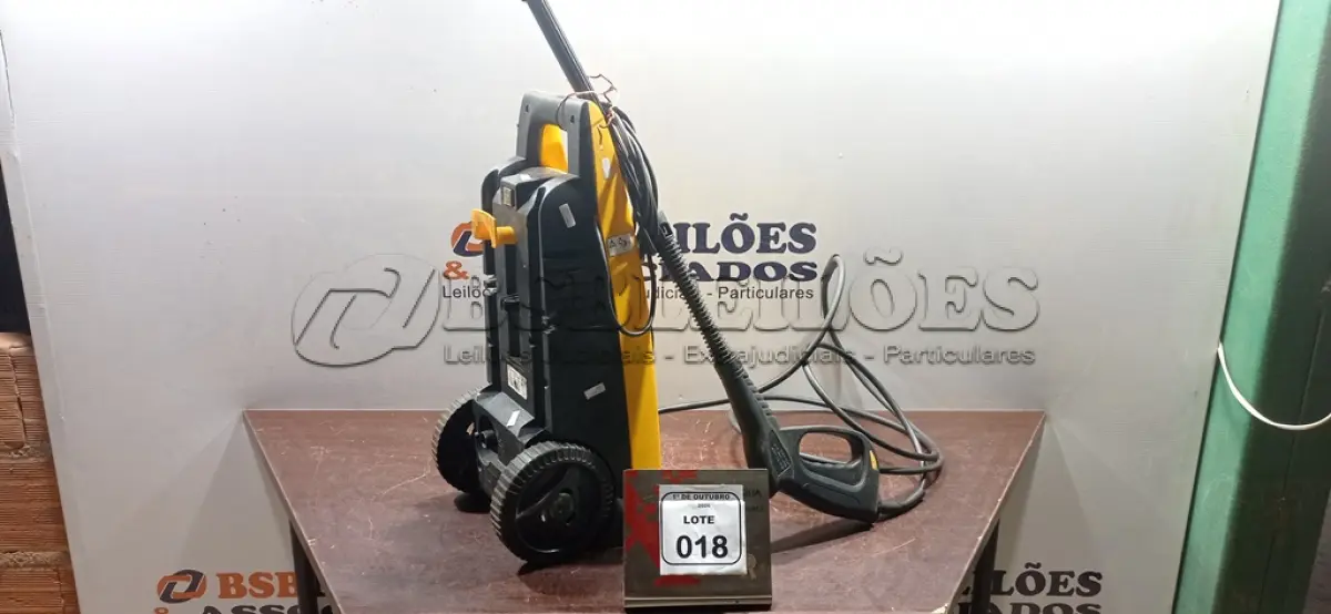 LOTE 018 - 01 LAVADORA DE ALTA PRESSÃO MARCA ELECTROLUX. (NO ESTADO) ATENÇÃO! FAZER A VISITAÇÃO ANTES DE ARREMATAR, NÃO SABEMOS SE FUNCIONA, LEILÃO NÃO TEM GARANTIA E NEM DEVOLUÇÃO, SUJEITO A POSSÍVEIS AVARIAS VISÍVEIS/OCULTAS E/OU AUSÊNCIA DE COMPONENTES.
