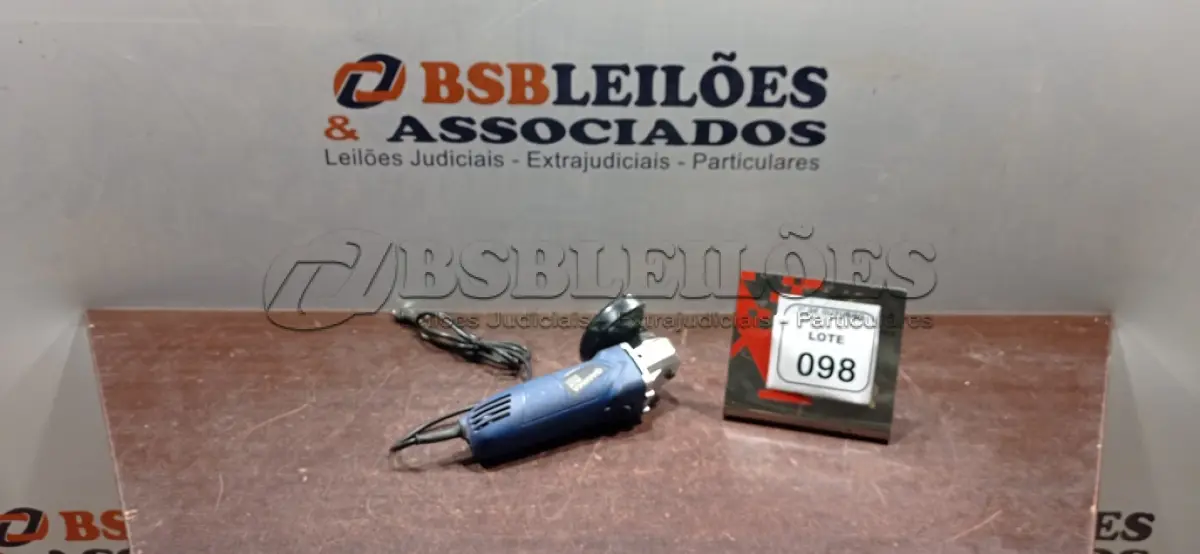 LOTE 098 - 01 ESMERILHADEIRA 220V MARCA GAMMA. (NO ESTADO) ATENÇÃO! FAZER A VISITAÇÃO ANTES DE ARREMATAR, NÃO SABEMOS SE FUNCIONA, LEILÃO NÃO TEM GARANTIA E NEM DEVOLUÇÃO, SUJEITO A POSSÍVEIS AVARIAS VISÍVEIS/OCULTAS E/OU AUSÊNCIA DE COMPONENTES.