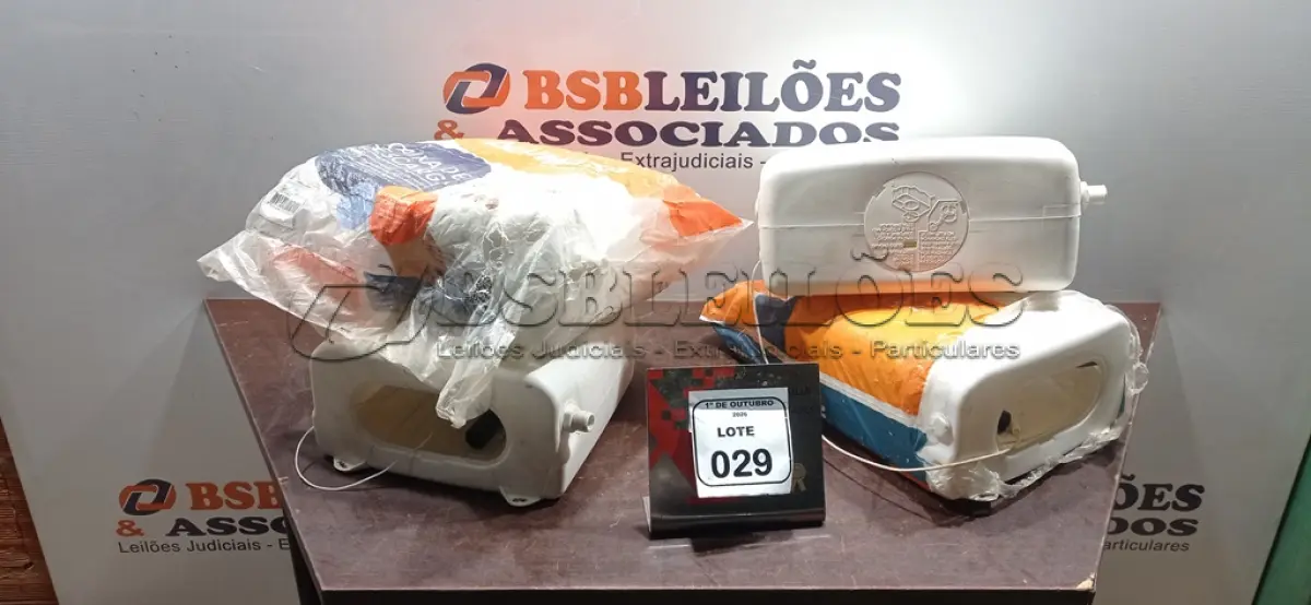 LOTE 029 - 04 CAIXAS DE DESCARGA. (NO ESTADO) ATENÇÃO! FAZER A VISITAÇÃO ANTES DE ARREMATAR, NÃO SABEMOS SE FUNCIONA, LEILÃO NÃO TEM GARANTIA E NEM DEVOLUÇÃO, SUJEITO A POSSÍVEIS AVARIAS VISÍVEIS/OCULTAS E/OU AUSÊNCIA DE COMPONENTES.
