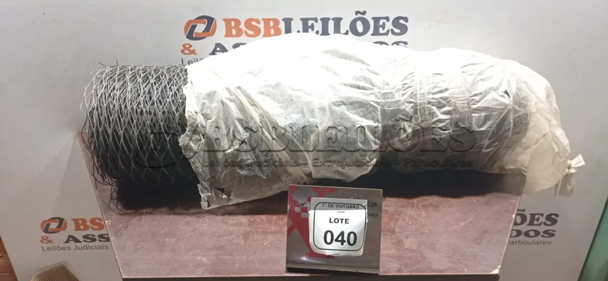 LOTE 040 - 01 ROLO DE TELA PLÁSTICA PARA VIVEIROS. (NO ESTADO) ATENÇÃO! FAZER A VISITAÇÃO ANTES DE ARREMATAR, NÃO SABEMOS SE FUNCIONA, LEILÃO NÃO TEM GARANTIA E NEM DEVOLUÇÃO, SUJEITO A POSSÍVEIS AVARIAS VISÍVEIS/OCULTAS E/OU AUSÊNCIA DE COMPONENTES.