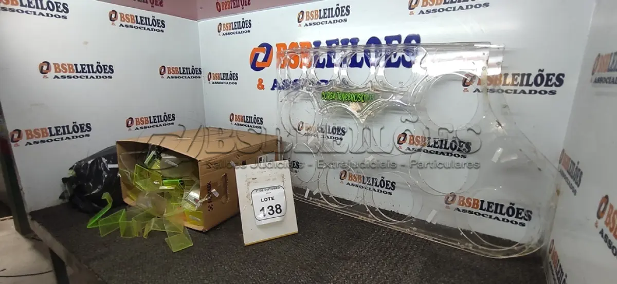 LOTE 138 - 01 PAR DE ACRÍLICO PARA SOM AUTOMOTIVO E GRANDE QUANTIDADE DE SUPORTES PARA CELULARES. (NO ESTADO) ATENÇÃO! FAZER A VISITAÇÃO ANTES DE ARREMATAR, NÃO SABEMOS SE FUNCIONA, LEILÃO NÃO TEM GARANTIA E NEM DEVOLUÇÃO, SUJEITO A POSSÍVEIS AVARIAS VISÍVEIS/OCULTAS E/OU AUSÊNCIA DE COMPONENTES.