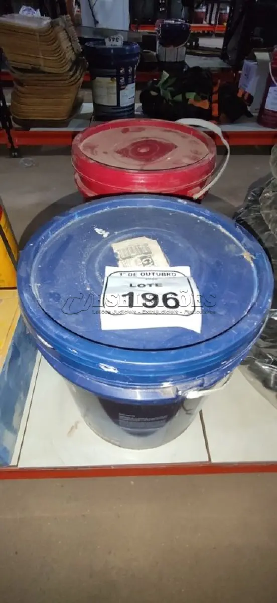 LOTE 196 - 01 BALDE DE TINTA ACRÍLICA NA COR BRANCO GELO FOSCO DE 18L MARCA DUCRYL. (NO ESTADO) ATENÇÃO! FAZER A VISITAÇÃO ANTES DE ARREMATAR, NÃO SABEMOS SE FUNCIONA, LEILÃO NÃO TEM GARANTIA E NEM DEVOLUÇÃO, SUJEITO A POSSÍVEIS AVARIAS VISÍVEIS/OCULTAS E/OU AUSÊNCIA DE COMPONENTES.