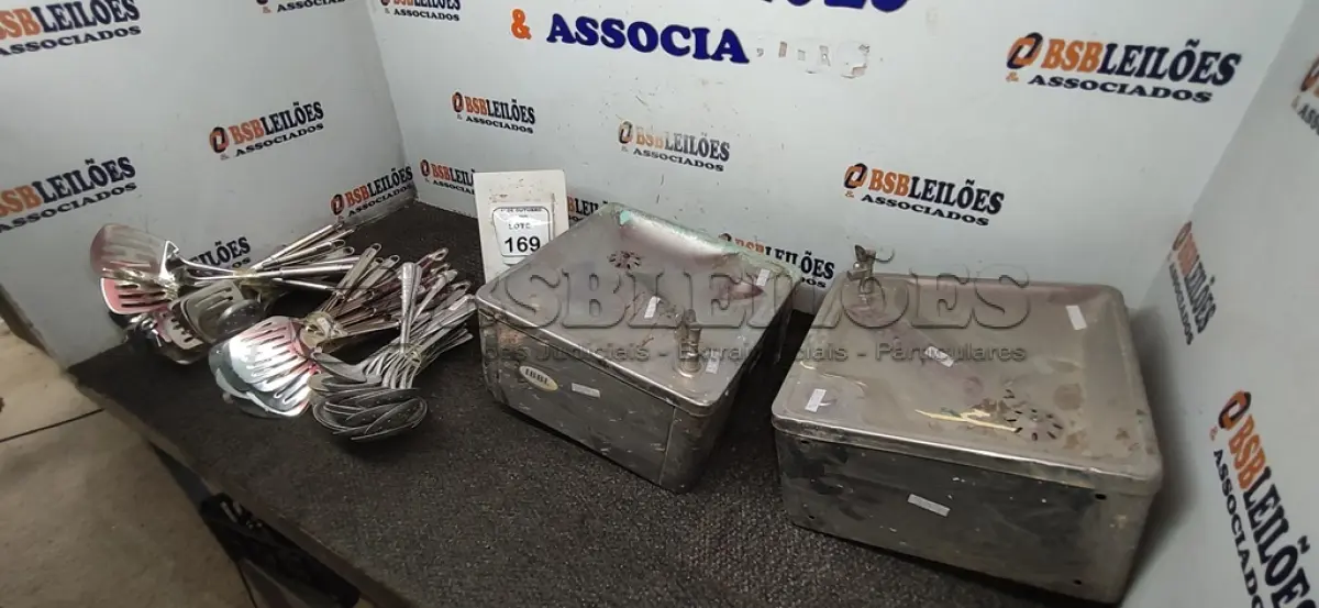LOTE 169 - 02 BEBEDOUROS DE PAREDE, 20 ESCUMADEIRAS EM INOX, 20 ESCUMADEIRAS EM ALUMÍNIO E 22 COLHERES DE COZINHA. (NO ESTADO) ATENÇÃO! FAZER A VISITAÇÃO ANTES DE ARREMATAR, NÃO SABEMOS SE FUNCIONA, LEILÃO NÃO TEM GARANTIA E NEM DEVOLUÇÃO, SUJEITO A POSSÍVEIS AVARIAS VISÍVEIS/OCULTAS E/OU AUSÊNCIA DE COMPONENTES.