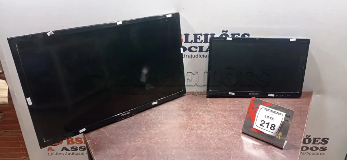 LOTE 218 - 01 TV/MONITOR 32’’ MARCA CCE E 01 MONITOR 22’’ MARCA SAMSUNG. (NO ESTADO) ATENÇÃO! FAZER A VISITAÇÃO ANTES DE ARREMATAR, NÃO SABEMOS SE FUNCIONA, LEILÃO NÃO TEM GARANTIA E NEM DEVOLUÇÃO, SUJEITO A POSSÍVEIS AVARIAS VISÍVEIS/OCULTAS E/OU AUSÊNCIA DE COMPONENTES.