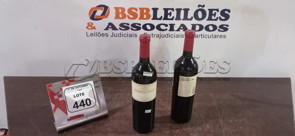 LOTE 440 - 02 GARRAFAS DE VINHO TINTO MALBEC ALTO ARGENTINO 2022 DE 750ML MARCA ANGÉLICA ZAPATA. (NO ESTADO) ATENÇÃO! FAZER A VISITAÇÃO ANTES DE ARREMATAR, NÃO SABEMOS SE FUNCIONA, LEILÃO NÃO TEM GARANTIA E NEM DEVOLUÇÃO, SUJEITO A POSSÍVEIS AVARIAS VISÍVEIS/OCULTAS E/OU AUSÊNCIA DE COMPONENTES.