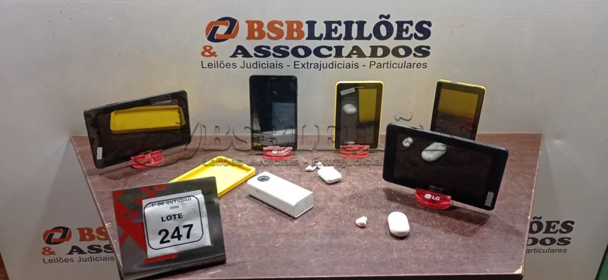 LOTE 247 - 01 POWER BANK, 01 FONE DE OUVIDO E 05 TABLETS ESCOLARES DE MARCA DIVERSAS. (NO ESTADO) ATENÇÃO! FAZER A VISITAÇÃO ANTES DE ARREMATAR, NÃO SABEMOS SE FUNCIONA, LEILÃO NÃO TEM GARANTIA E NEM DEVOLUÇÃO, SUJEITO A POSSÍVEIS AVARIAS VISÍVEIS/OCULTAS E/OU AUSÊNCIA DE COMPONENTES.
