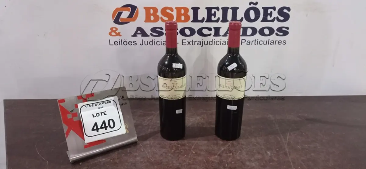 LOTE 440 - 02 GARRAFAS DE VINHO TINTO MALBEC ALTO ARGENTINO 2022 DE 750ML MARCA ANGÉLICA ZAPATA. (NO ESTADO) ATENÇÃO! FAZER A VISITAÇÃO ANTES DE ARREMATAR, NÃO SABEMOS SE FUNCIONA, LEILÃO NÃO TEM GARANTIA E NEM DEVOLUÇÃO, SUJEITO A POSSÍVEIS AVARIAS VISÍVEIS/OCULTAS E/OU AUSÊNCIA DE COMPONENTES.