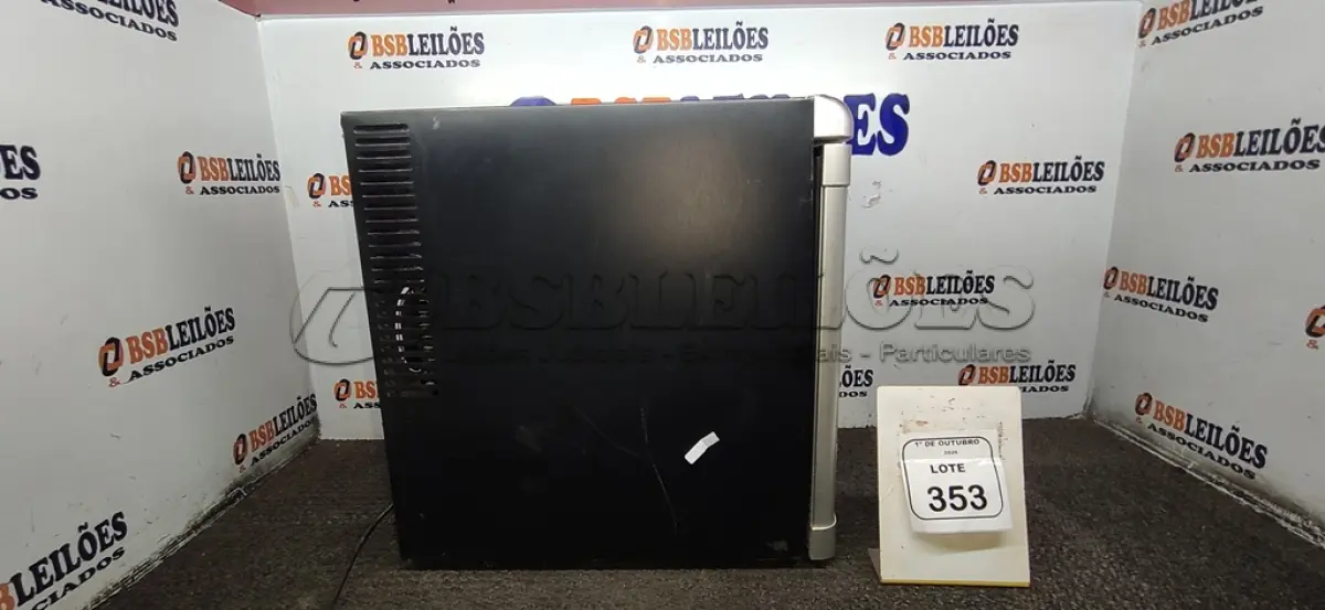 LOTE 353 - 01 ADEGA 220V MARCA DYNASTY. (NO ESTADO) ATENÇÃO! FAZER A VISITAÇÃO ANTES DE ARREMATAR, NÃO SABEMOS SE FUNCIONA, LEILÃO NÃO TEM GARANTIA E NEM DEVOLUÇÃO, SUJEITO A POSSÍVEIS AVARIAS VISÍVEIS/OCULTAS E/OU AUSÊNCIA DE COMPONENTES.