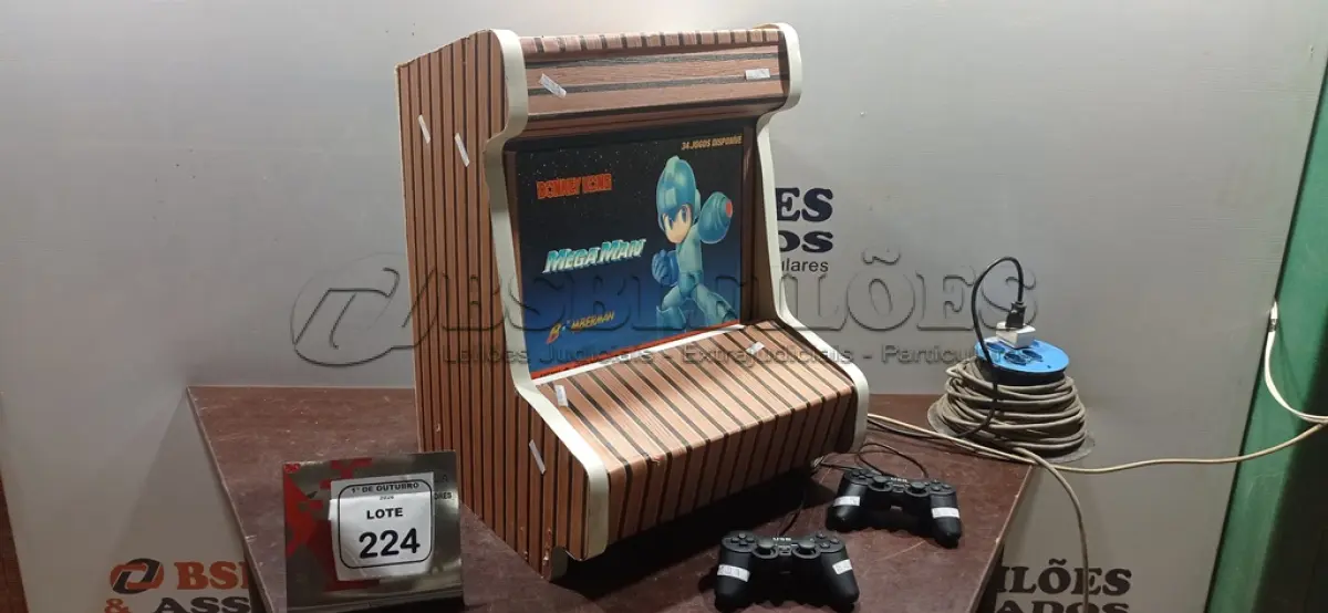 LOTE 224 - 01 BARTOP ARCADE. (NO ESTADO) ATENÇÃO! FAZER A VISITAÇÃO ANTES DE ARREMATAR, NÃO SABEMOS SE FUNCIONA, LEILÃO NÃO TEM GARANTIA E NEM DEVOLUÇÃO, SUJEITO A POSSÍVEIS AVARIAS VISÍVEIS/OCULTAS E/OU AUSÊNCIA DE COMPONENTES.