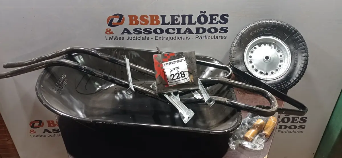 LOTE 228 - 01 CARRINHO DE MÃO DESMONTADO. (NO ESTADO) ATENÇÃO! FAZER A VISITAÇÃO ANTES DE ARREMATAR, NÃO SABEMOS SE FUNCIONA, LEILÃO NÃO TEM GARANTIA E NEM DEVOLUÇÃO, SUJEITO A POSSÍVEIS AVARIAS VISÍVEIS/OCULTAS E/OU AUSÊNCIA DE COMPONENTES.