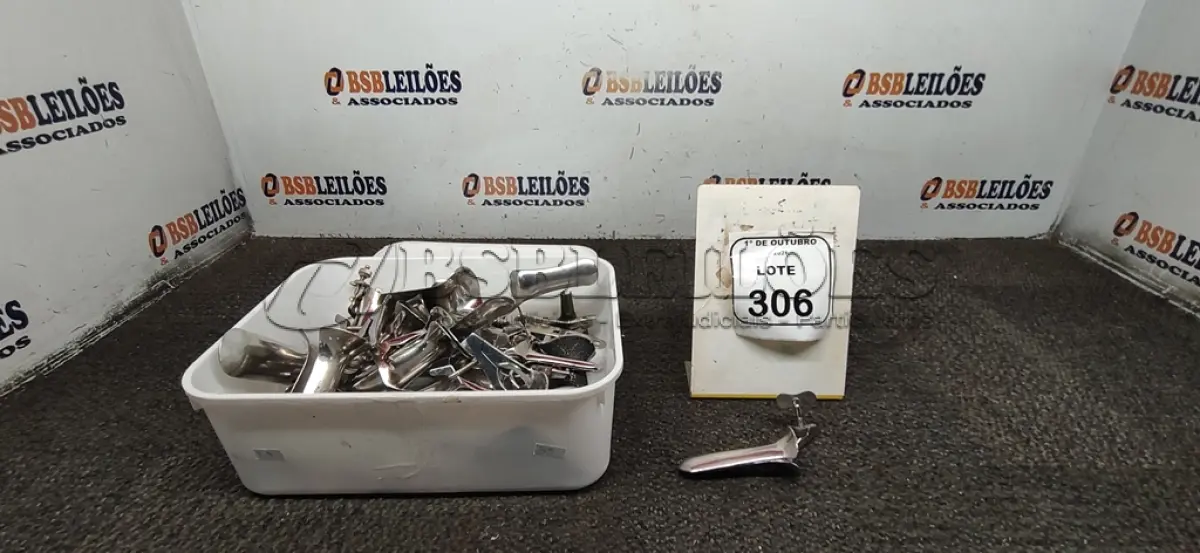 LOTE 306 - 01 LOTE COM DIVERSOS EQUIPAMENTOS GINECOLÓGICOS DE MODELOS DIVERSOS. (NO ESTADO) ATENÇÃO! FAZER A VISITAÇÃO ANTES DE ARREMATAR, NÃO SABEMOS SE FUNCIONA, LEILÃO NÃO TEM GARANTIA E NEM DEVOLUÇÃO, SUJEITO A POSSÍVEIS AVARIAS VISÍVEIS/OCULTAS E/OU AUSÊNCIA DE COMPONENTES.