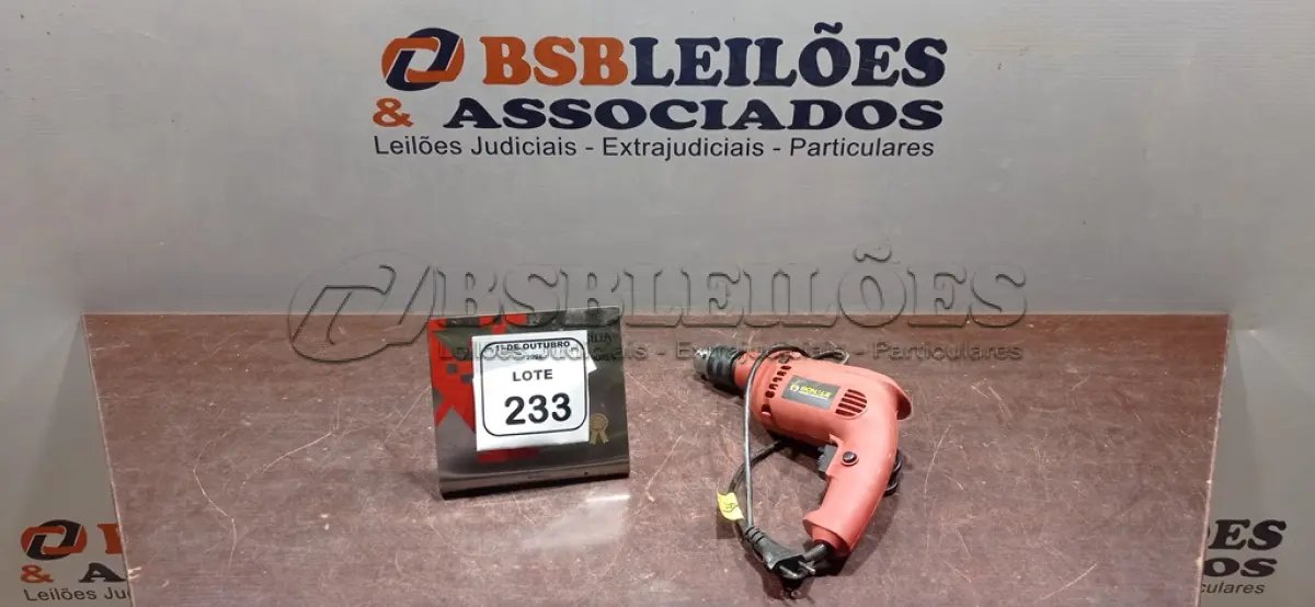 LOTE 233 - 01 FURADEIRA 220V MARCA SCHULZ. (NO ESTADO) ATENÇÃO! FAZER A VISITAÇÃO ANTES DE ARREMATAR, NÃO SABEMOS SE FUNCIONA, LEILÃO NÃO TEM GARANTIA E NEM DEVOLUÇÃO, SUJEITO A POSSÍVEIS AVARIAS VISÍVEIS/OCULTAS E/OU AUSÊNCIA DE COMPONENTES.