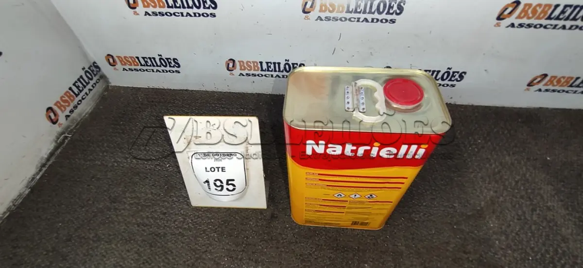 LOTE 195 - 01 LATA DE SOLVENTE NATRI-RAZ PREMIUM DE 5L MARCA NATRIELLI. (NO ESTADO) ATENÇÃO! FAZER A VISITAÇÃO ANTES DE ARREMATAR, NÃO SABEMOS SE FUNCIONA, LEILÃO NÃO TEM GARANTIA E NEM DEVOLUÇÃO, SUJEITO A POSSÍVEIS AVARIAS VISÍVEIS/OCULTAS E/OU AUSÊNCIA DE COMPONENTES.