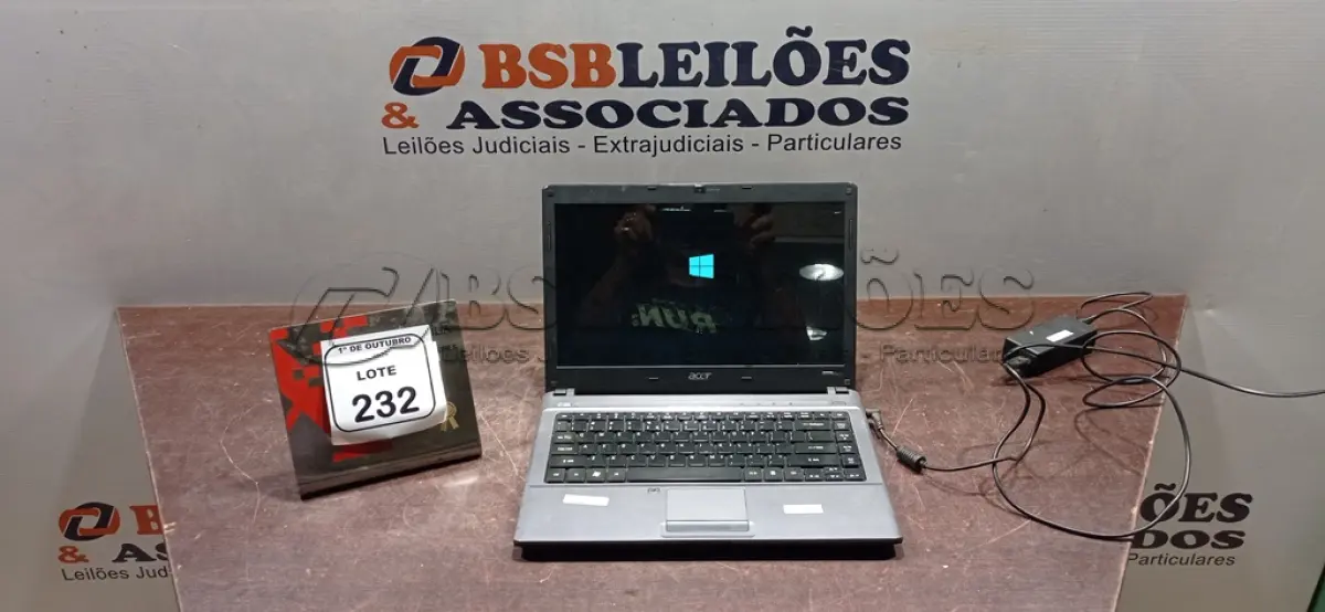 LOTE 232 - 01 NOTEBOOK MARCA ACER COM FONTE. (NO ESTADO) ATENÇÃO! FAZER A VISITAÇÃO ANTES DE ARREMATAR, NÃO SABEMOS SE FUNCIONA, LEILÃO NÃO TEM GARANTIA E NEM DEVOLUÇÃO, SUJEITO A POSSÍVEIS AVARIAS VISÍVEIS/OCULTAS E/OU AUSÊNCIA DE COMPONENTES.