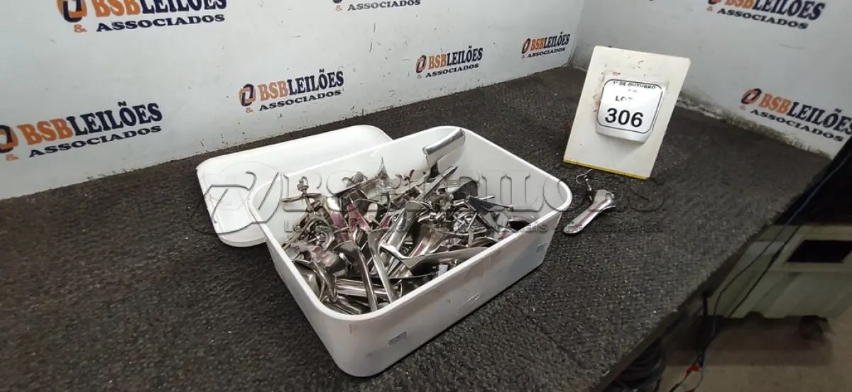 LOTE 306 - 01 LOTE COM DIVERSOS EQUIPAMENTOS GINECOLÓGICOS DE MODELOS DIVERSOS. (NO ESTADO) ATENÇÃO! FAZER A VISITAÇÃO ANTES DE ARREMATAR, NÃO SABEMOS SE FUNCIONA, LEILÃO NÃO TEM GARANTIA E NEM DEVOLUÇÃO, SUJEITO A POSSÍVEIS AVARIAS VISÍVEIS/OCULTAS E/OU AUSÊNCIA DE COMPONENTES.