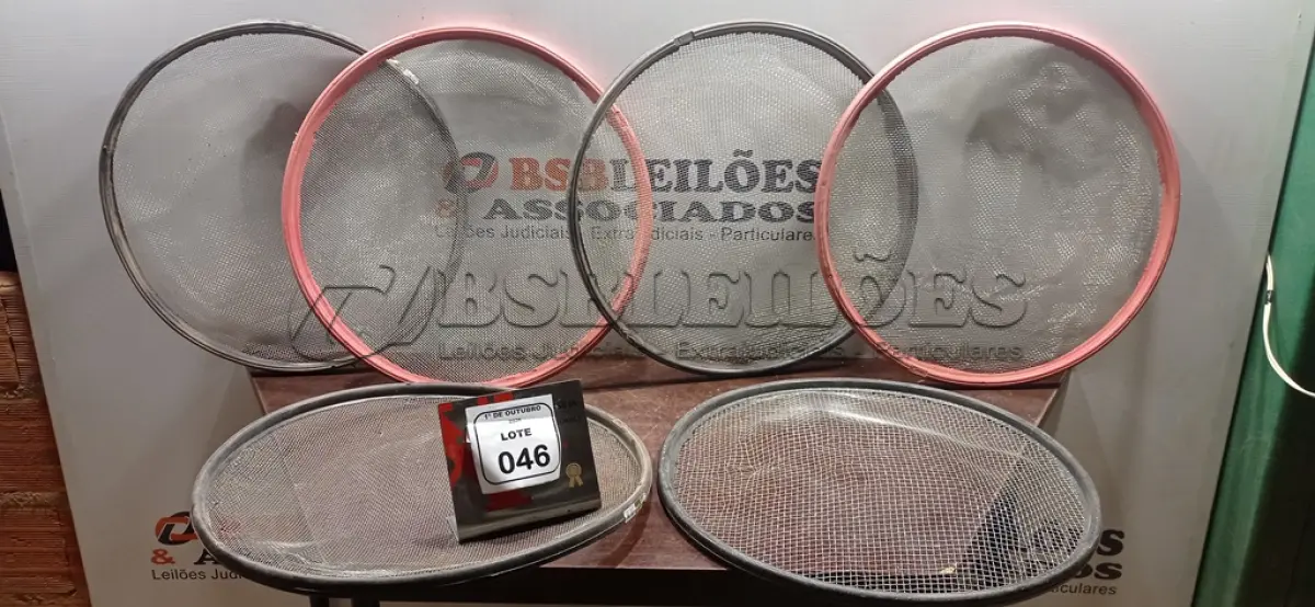 LOTE 046 - 06 PENEIRAS DE PEDREIRO. (NO ESTADO) ATENÇÃO! FAZER A VISITAÇÃO ANTES DE ARREMATAR, NÃO SABEMOS SE FUNCIONA, LEILÃO NÃO TEM GARANTIA E NEM DEVOLUÇÃO, SUJEITO A POSSÍVEIS AVARIAS VISÍVEIS/OCULTAS E/OU AUSÊNCIA DE COMPONENTES.