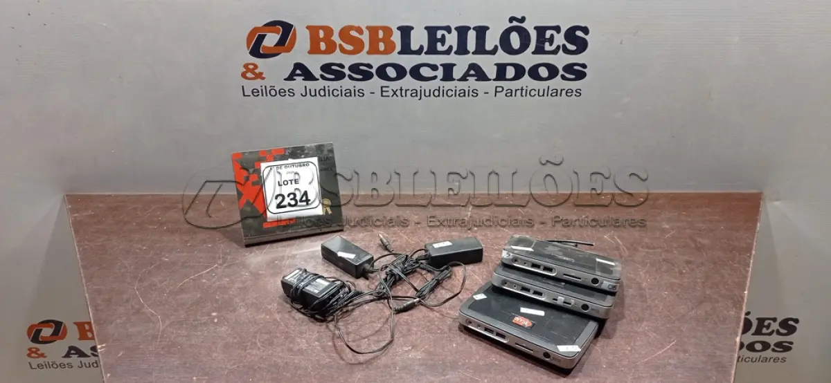 LOTE 234 - 03 MINIS PC TERMINAIS MARCA WYSE COM CABOS. (NO ESTADO) ATENÇÃO! FAZER A VISITAÇÃO ANTES DE ARREMATAR, NÃO SABEMOS SE FUNCIONA, LEILÃO NÃO TEM GARANTIA E NEM DEVOLUÇÃO, SUJEITO A POSSÍVEIS AVARIAS VISÍVEIS/OCULTAS E/OU AUSÊNCIA DE COMPONENTES.