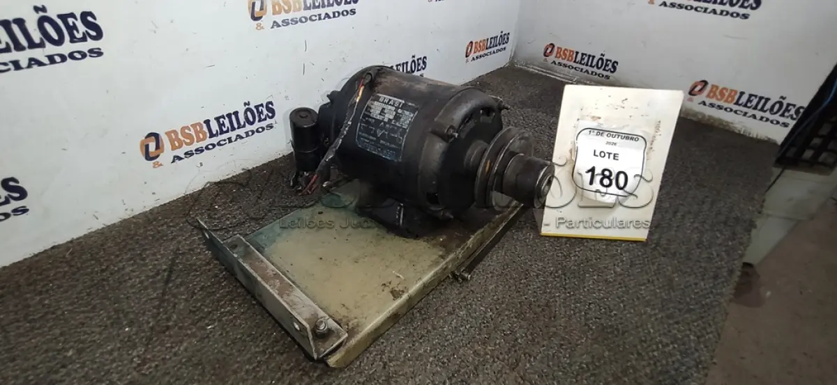 LOTE 180 - 01 MOTOR ELÉTRICO MODELO 56-RC-6754 DE 3/4CV. (NO ESTADO) ATENÇÃO! FAZER A VISITAÇÃO ANTES DE ARREMATAR, NÃO SABEMOS SE FUNCIONA, LEILÃO NÃO TEM GARANTIA E NEM DEVOLUÇÃO, SUJEITO A POSSÍVEIS AVARIAS VISÍVEIS/OCULTAS E/OU AUSÊNCIA DE COMPONENTES.