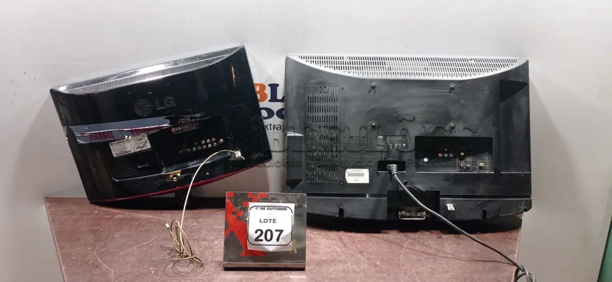 LOTE 207 - 01 TV/MONITOR DE 26’’ MARCA AOC E 01 TV/MONITOR 22’’MARCA LG. (NO ESTADO) ATENÇÃO! FAZER A VISITAÇÃO ANTES DE ARREMATAR, NÃO SABEMOS SE FUNCIONA, LEILÃO NÃO TEM GARANTIA E NEM DEVOLUÇÃO, SUJEITO A POSSÍVEIS AVARIAS VISÍVEIS/OCULTAS E/OU AUSÊNCIA DE COMPONENTES.